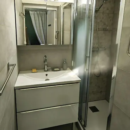 Apartmán T2 Climatise Proche Avec Piscine Et Parking - Fr-1-607-152 *