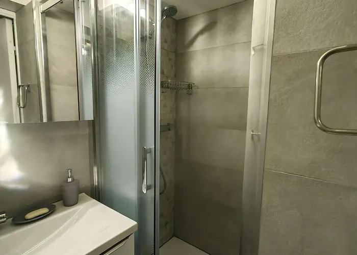 T2 Climatisé Proche Avec Piscine Et Parking - Fr-1-607-152 Agde