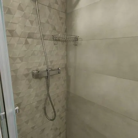 Appartement T2 Climatisé Proche Avec Piscine Et Parking - Fr-1-607-152