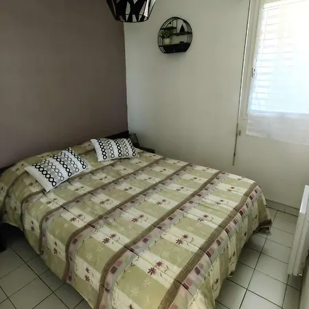 T2 Climatisé Proche Avec Piscine Et Parking - Fr-1-607-152 *