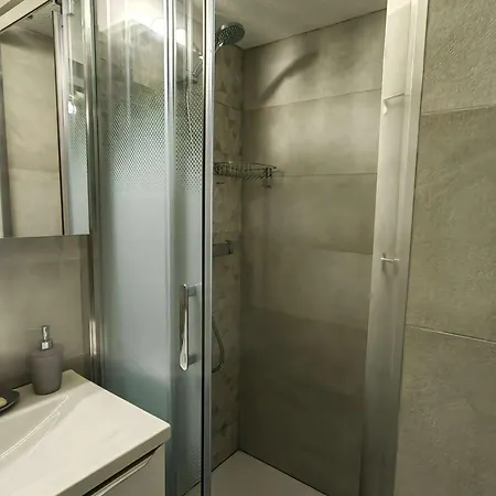 T2 Climatisé Proche Avec Piscine Et Parking - Fr-1-607-152 Agde