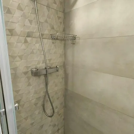 Apartment T2 Climatise Proche Avec Piscine Et Parking - Fr-1-607-152 *